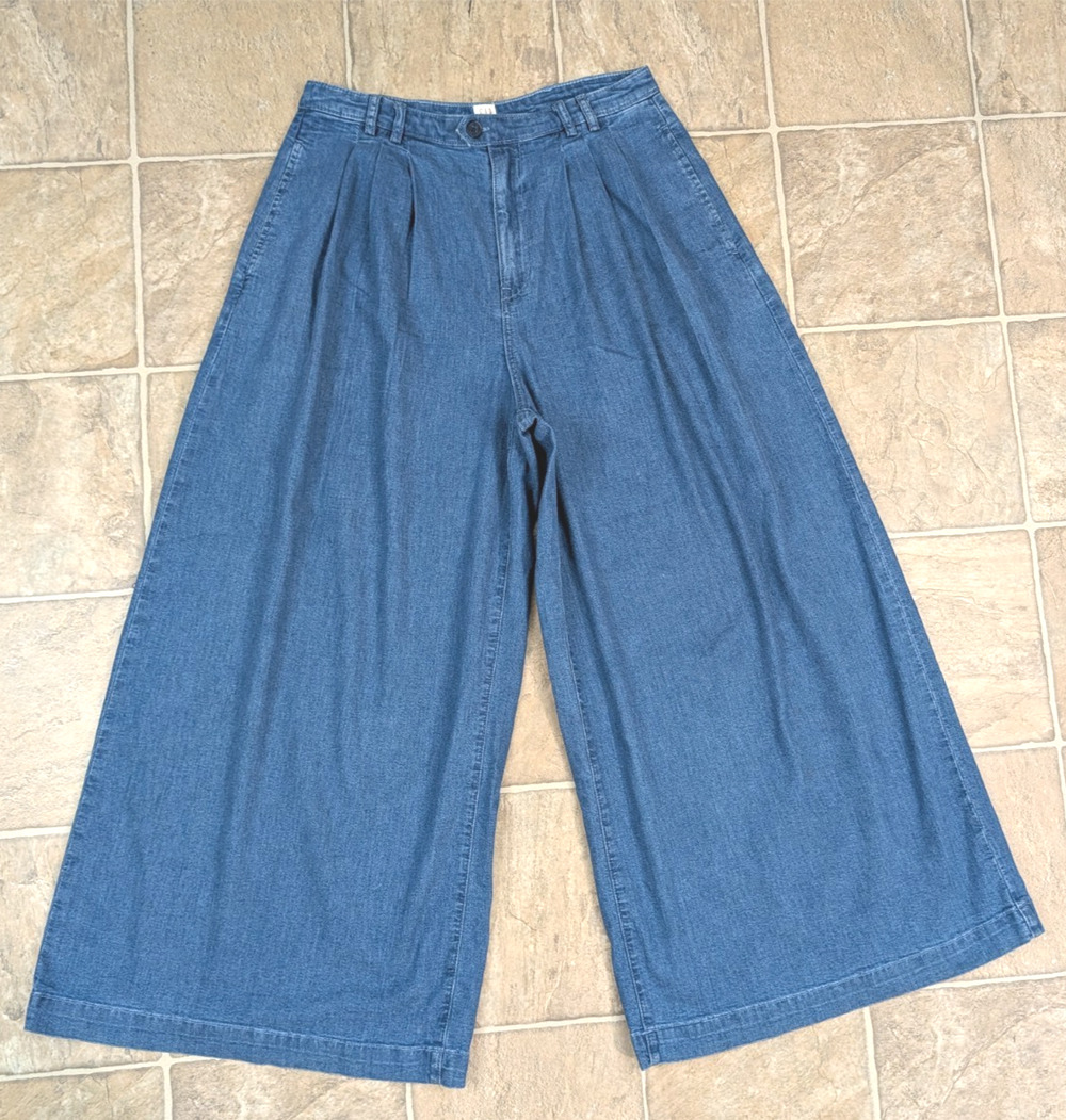 Down GAP Pleated Jeans